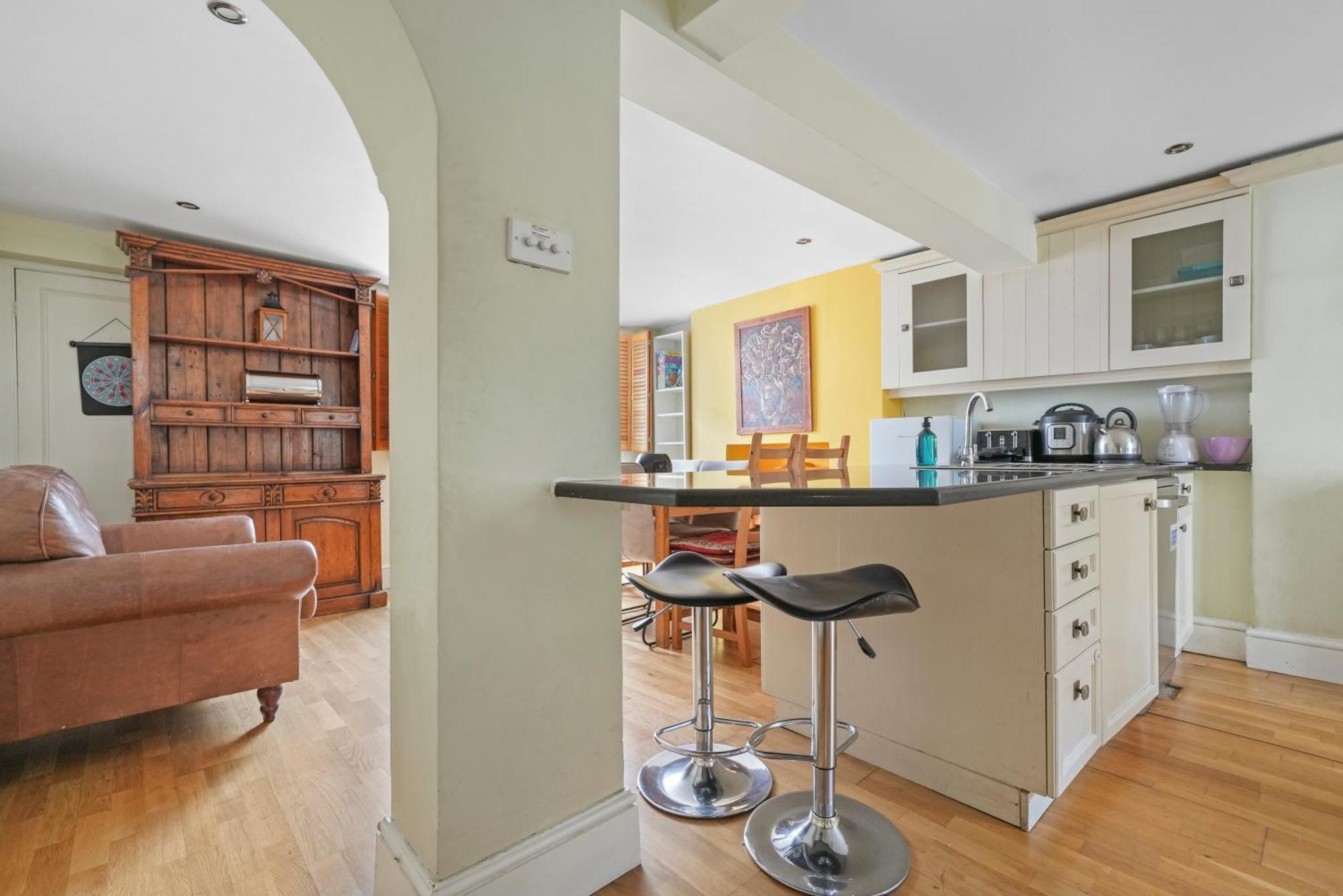 5 Bedroom House - 2 To 8 People Londra