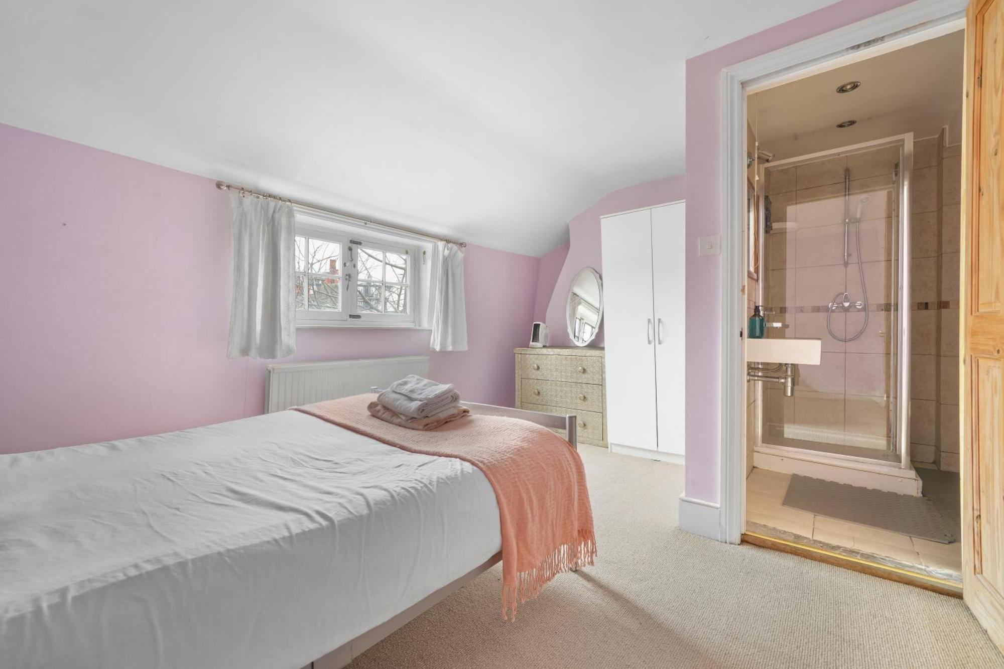 5 Bedroom House - 2 To 8 People * Londra