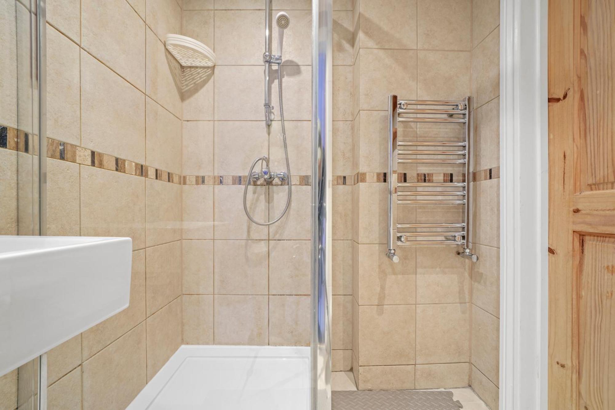 5 Bedroom House - 2 To 8 People * Londra