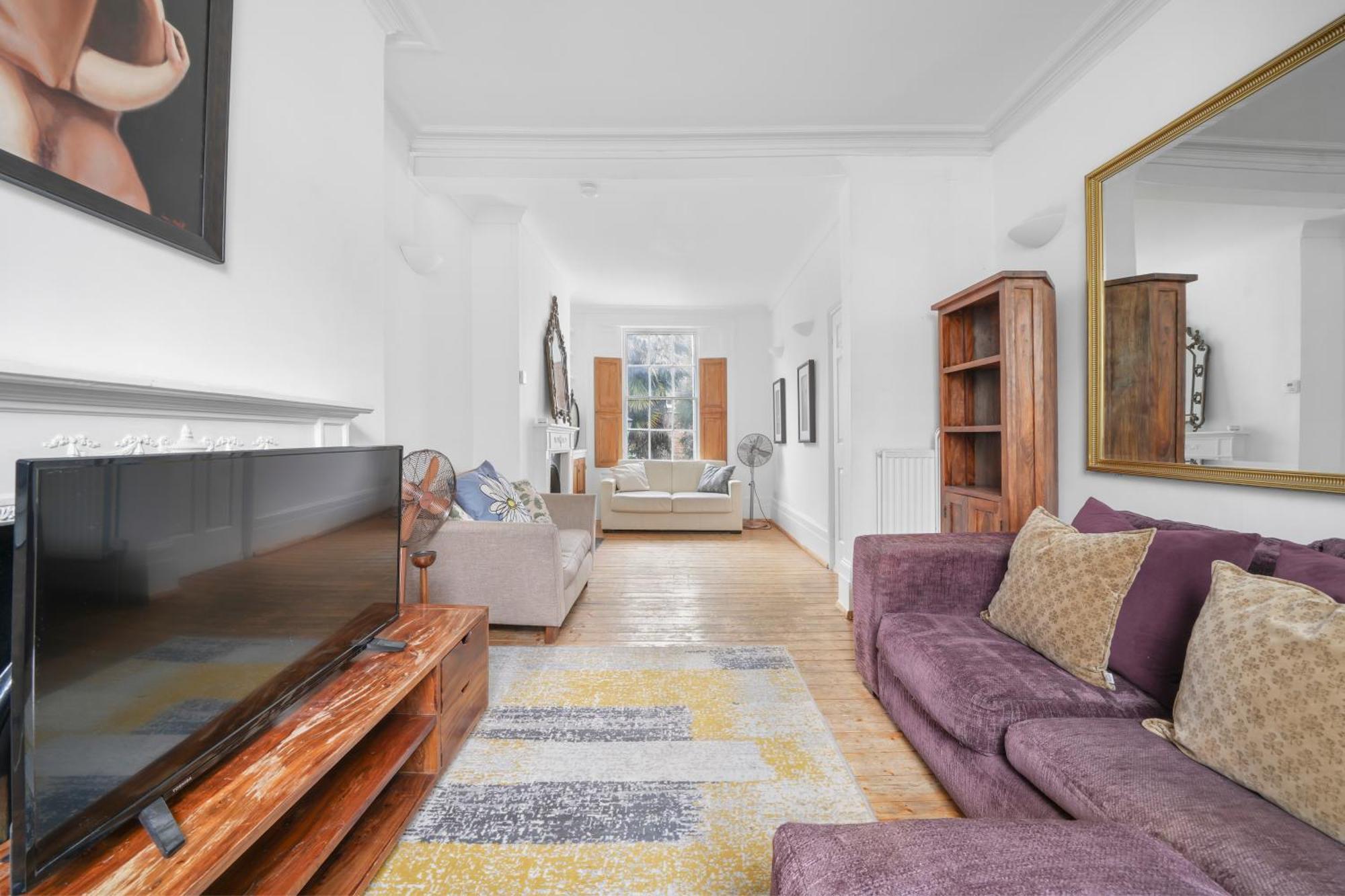 5 Bedroom House - 2 To 8 People Londra